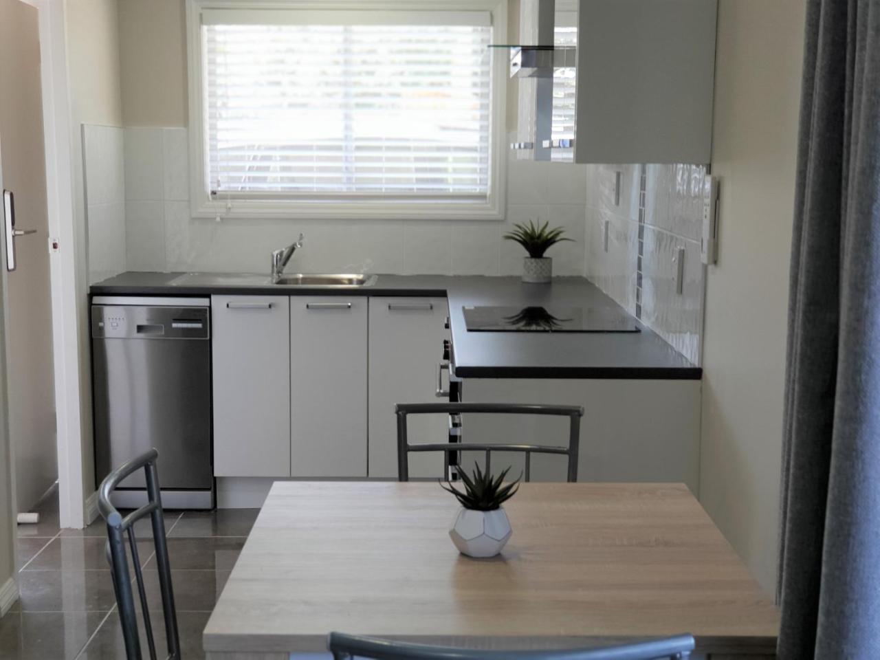 Rose Apartments Unit 6 Central Rotorua-Accommodation & Spa ภายนอก รูปภาพ